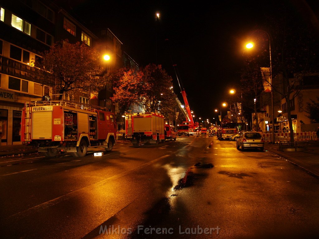 Sturm 3 Geruest droht auf die Strasse zu stuerzen Koeln Kalk Kalker Hauptstr   P205.JPG